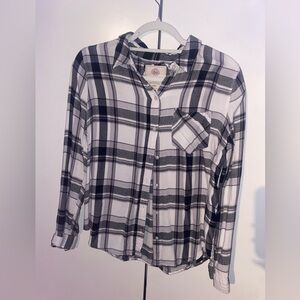 women’s Black and White plaid/flannel shirt